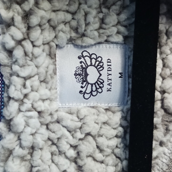 🏷5/25 Warm Fuzzy Grey Zip Up Pullover box 26 - Picture 2 of 13